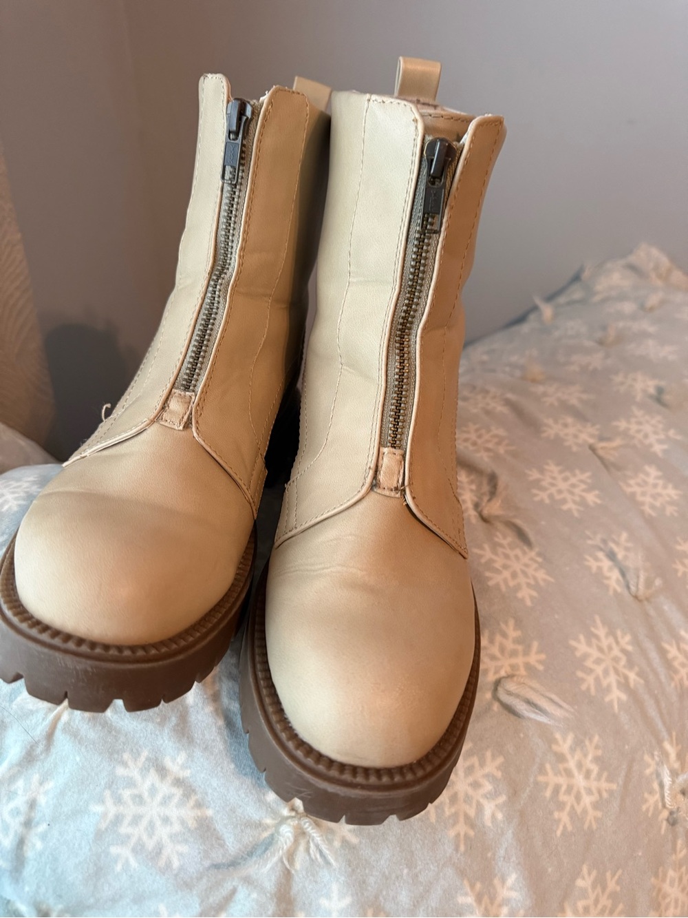 Kohl's Cream Front-Zip Lug Sole Ankle Boots